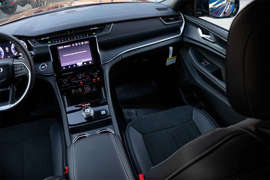 New Car 2025 Jeep Grand Cherokee  Altitude For Sale Under $40,000 In San Marcos, Texas