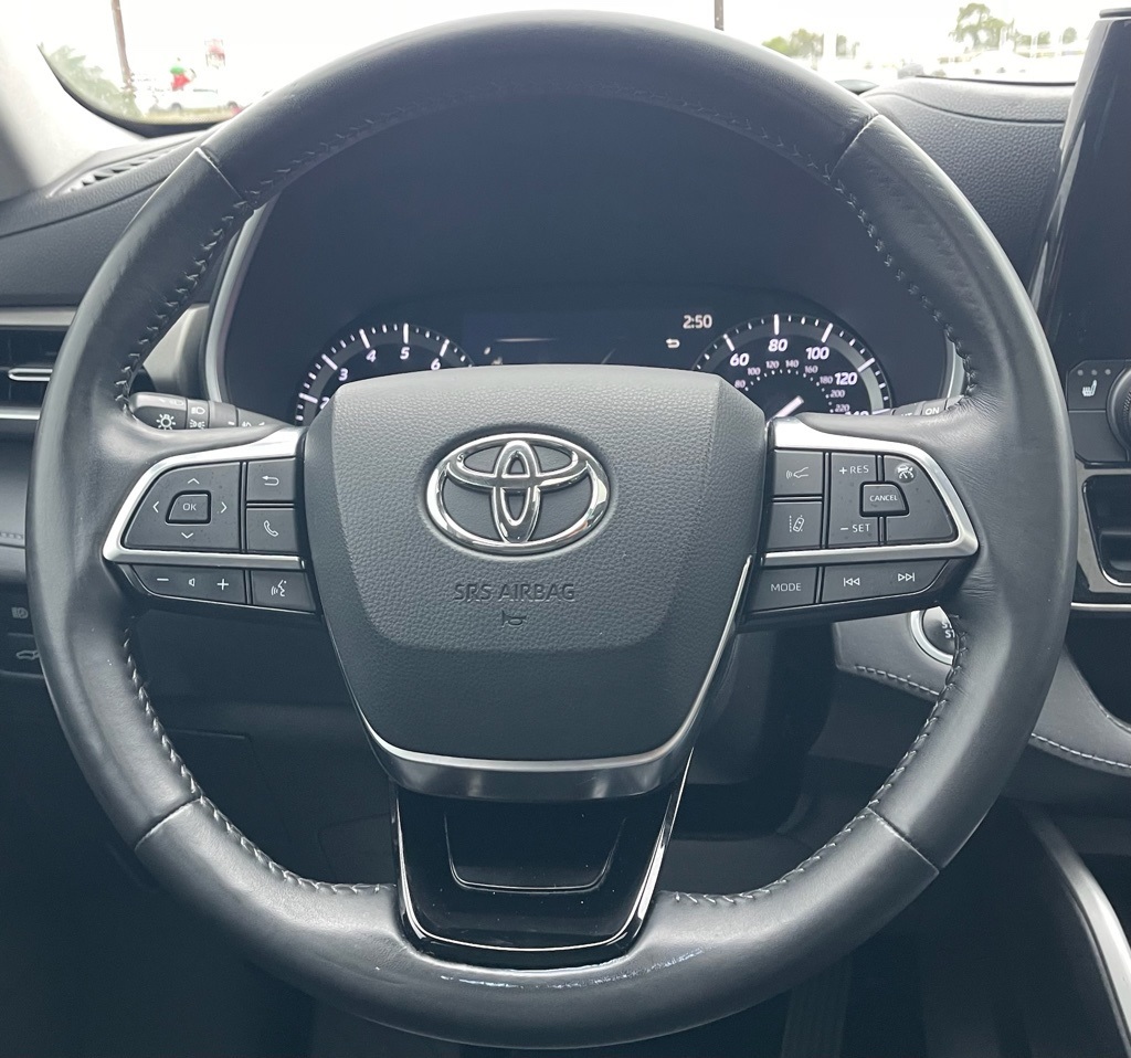 2020 Toyota Highlander XLE Black at Classic Elite Chevrolet Sugar Land