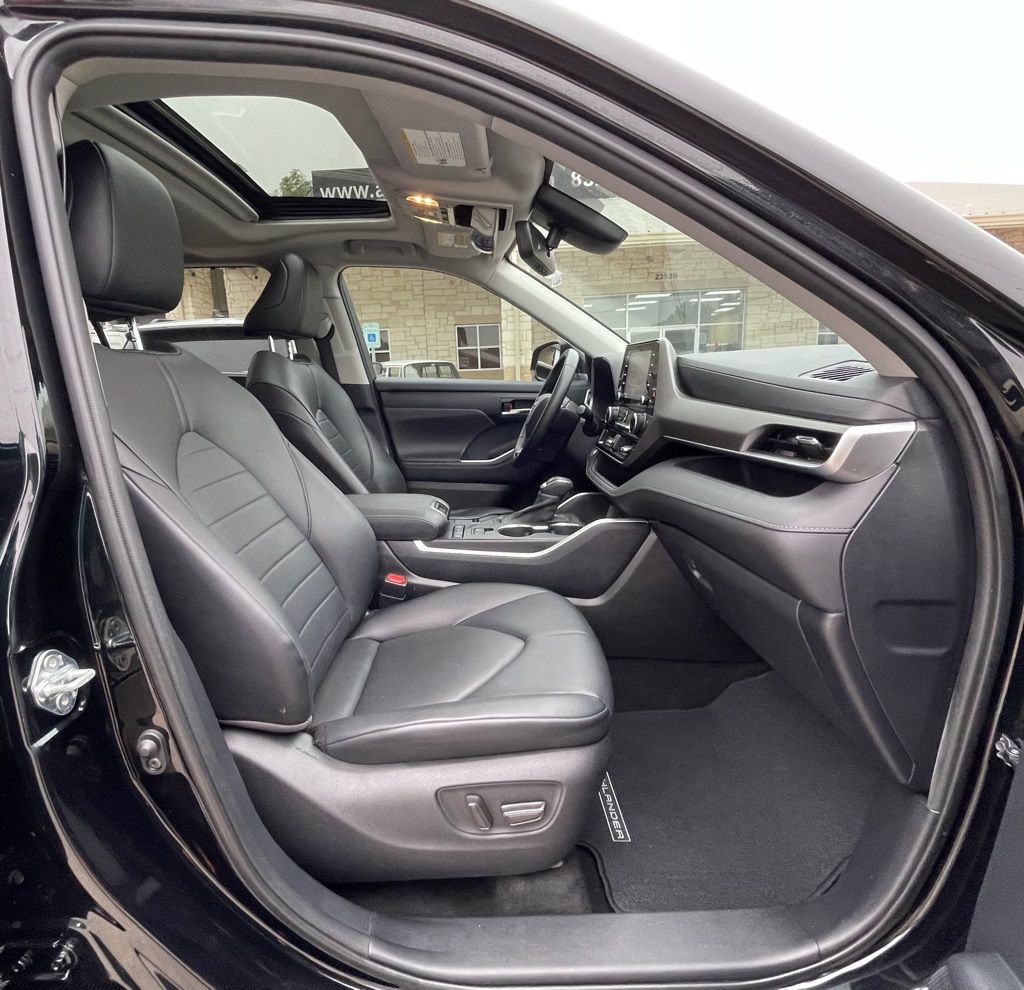 2020 Toyota Highlander XLE Black at Classic Elite Chevrolet Sugar Land