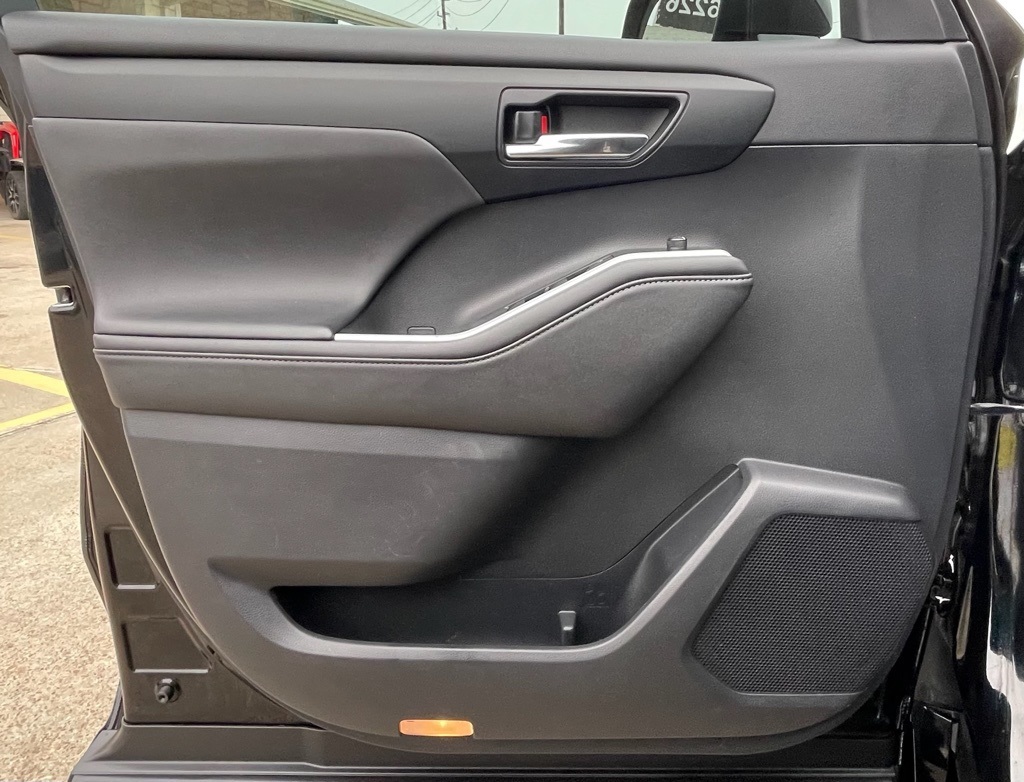 2020 Toyota Highlander XLE Black at Classic Elite Chevrolet Sugar Land