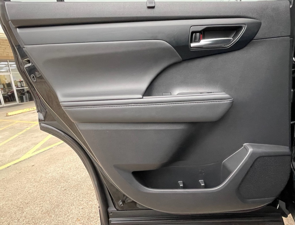 2020 Toyota Highlander XLE Black at Classic Elite Chevrolet Sugar Land