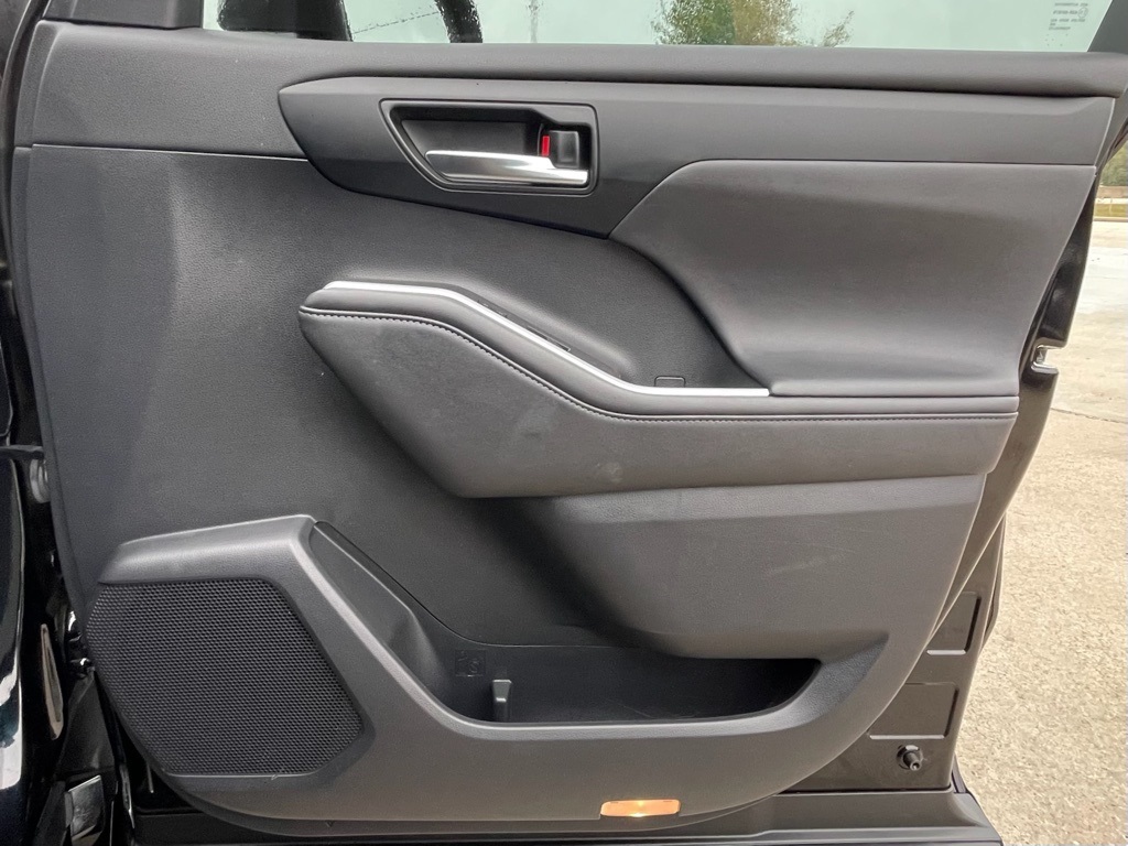 2020 Toyota Highlander XLE Black at Classic Elite Chevrolet Sugar Land