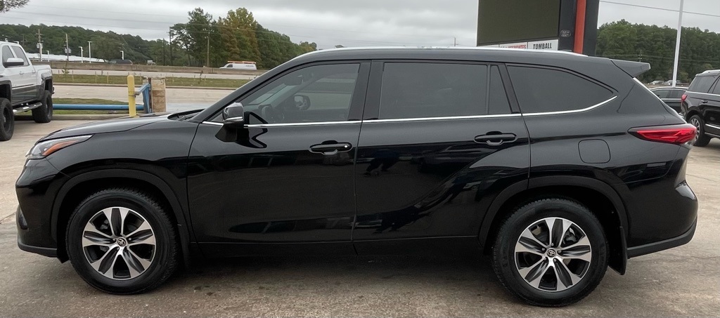 2020 Toyota Highlander XLE Black at Classic Elite Chevrolet Sugar Land