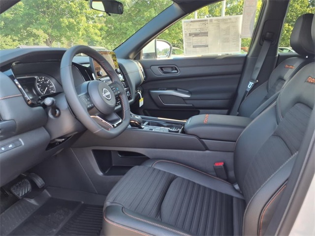 2025 Nissan Pathfinder Rock Creek photo 2