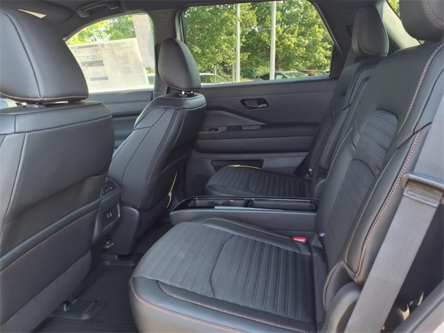 2025 Nissan Pathfinder Rock Creek photo 5