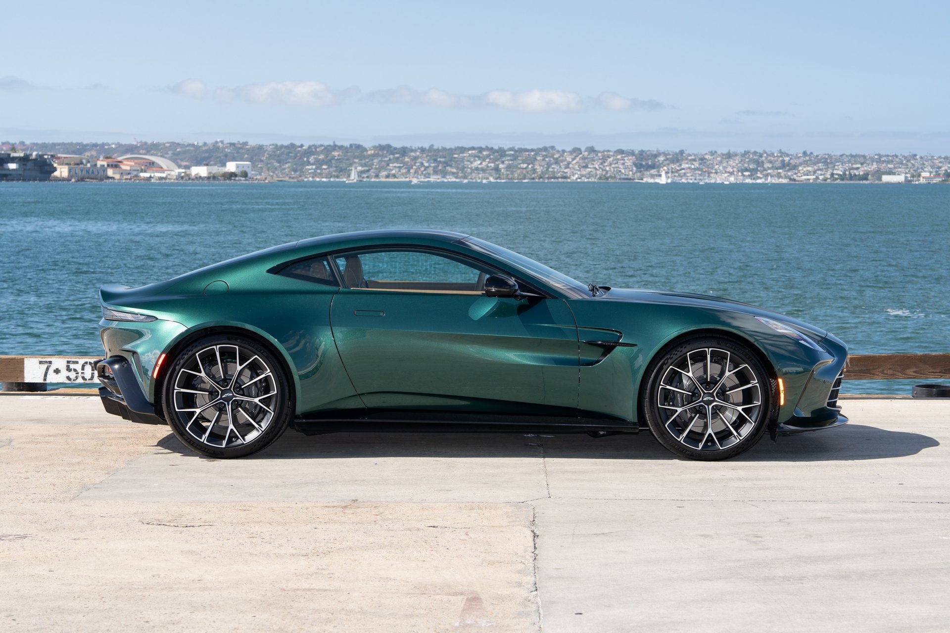 Aston Martin 2026 Vantage 