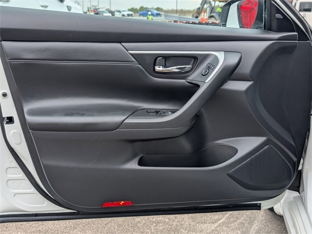 2017 Nissan Altima 2.5 SL White at Emmons Autoplex