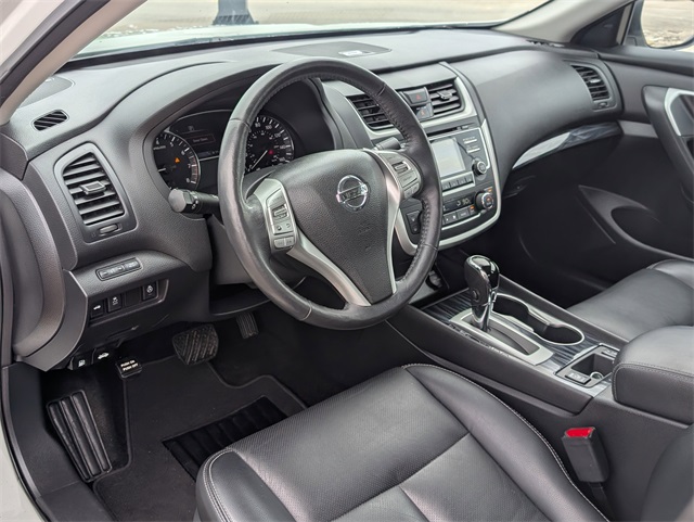 2017 Nissan Altima 2.5 SL White at Emmons Autoplex