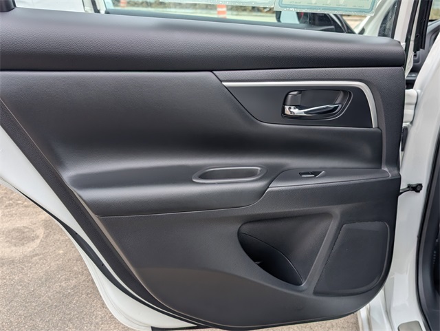 2017 Nissan Altima 2.5 SL White at Emmons Autoplex