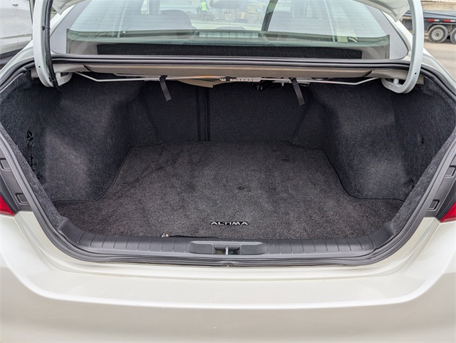 2017 Nissan Altima 2.5 SL White at Emmons Autoplex