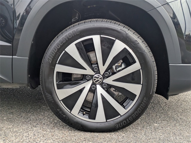 2022 Volkswagen Taos 1.5T SE Black at Stokes Volkswagen