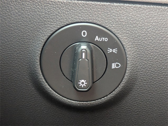 2022 Volkswagen Taos 1.5T SE Black at Stokes Volkswagen