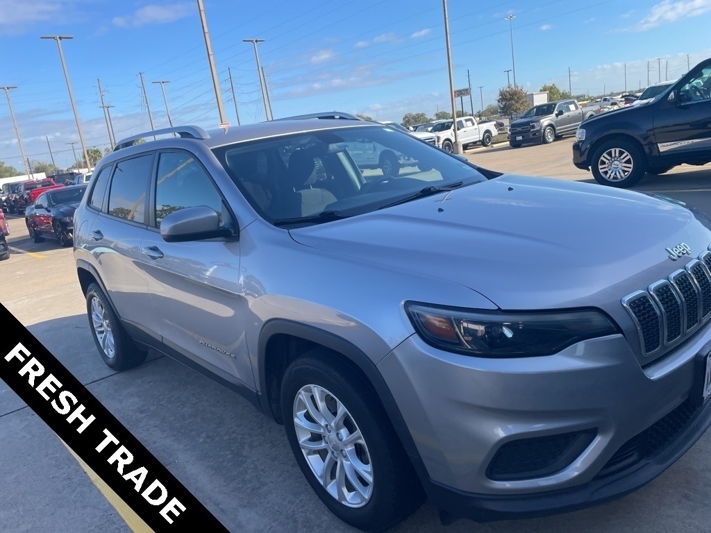 2020 Jeep Cherokee Latitude Silver at Durrett Motor Company