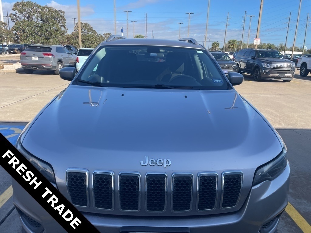 2020 Jeep Cherokee Latitude Silver at Durrett Motor Company