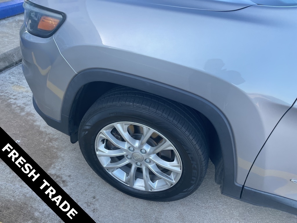 2020 Jeep Cherokee Latitude Silver at Durrett Motor Company