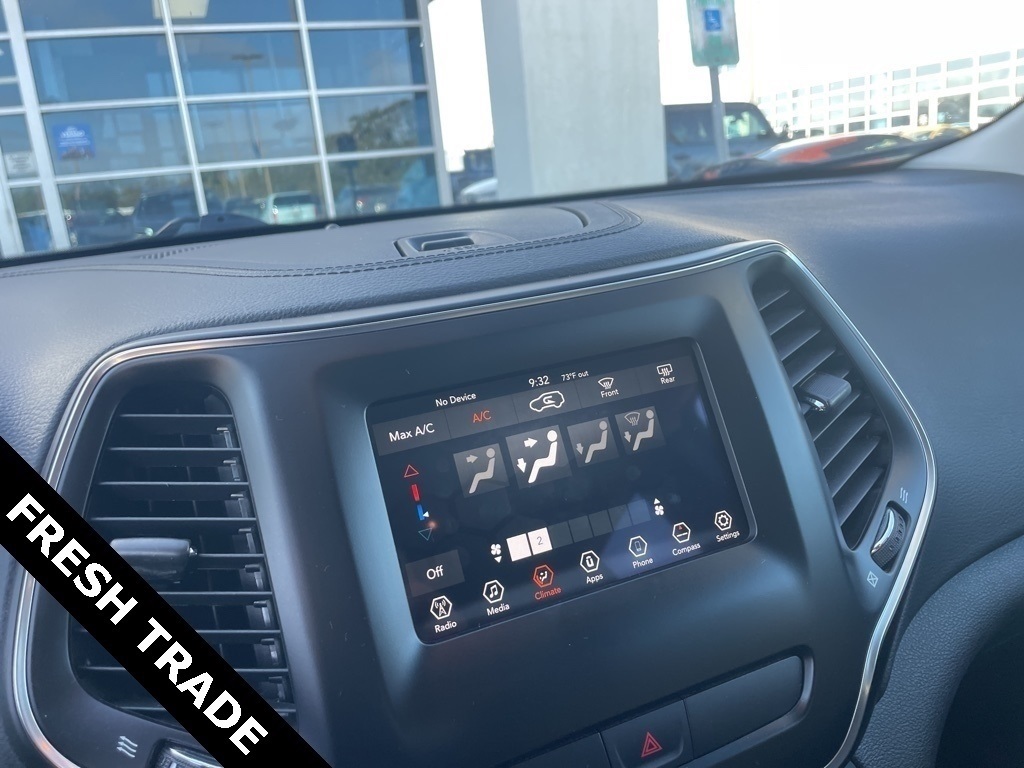 2020 Jeep Cherokee Latitude Silver at Durrett Motor Company