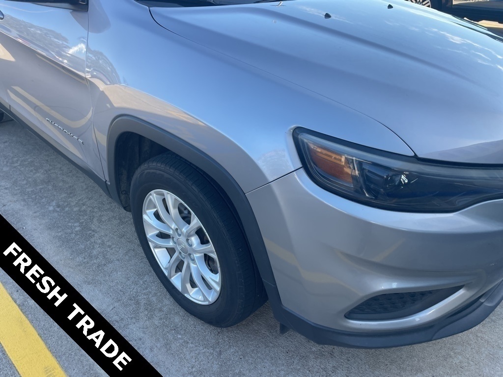2020 Jeep Cherokee Latitude Silver at Durrett Motor Company