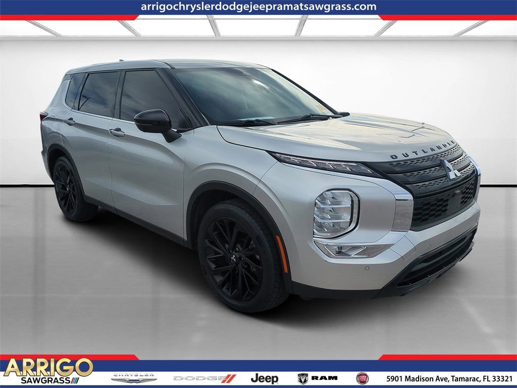 2023 Mitsubishi Outlander SE