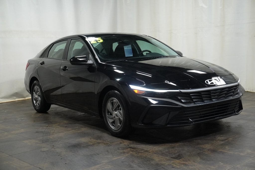2025 Hyundai Elantra SE