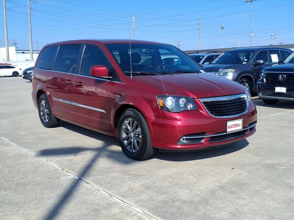 2015 Chrysler Town & Country S FWD