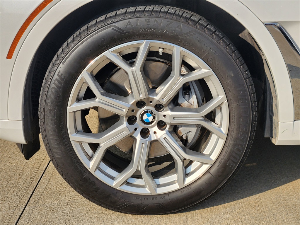 2023 BMW X7 xDrive40i White at Ultimate Motorsports