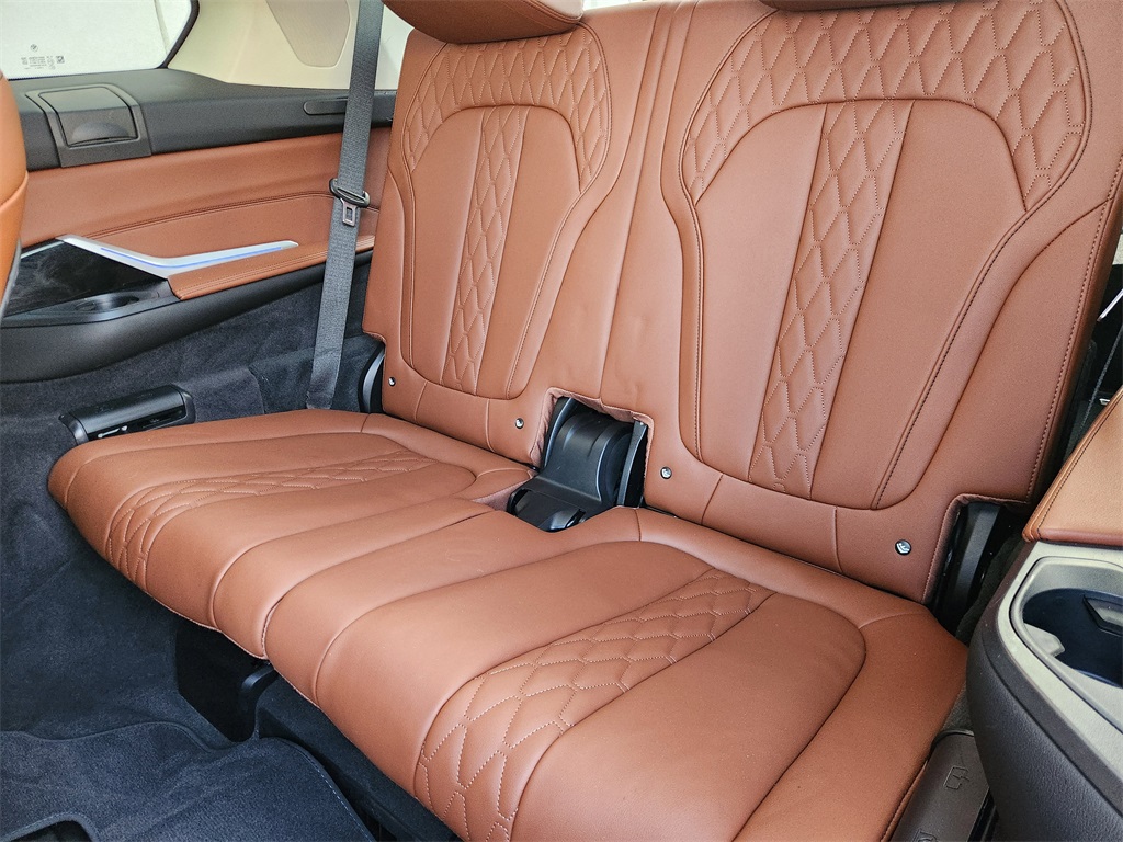 2023 BMW X7 xDrive40i White at Ultimate Motorsports