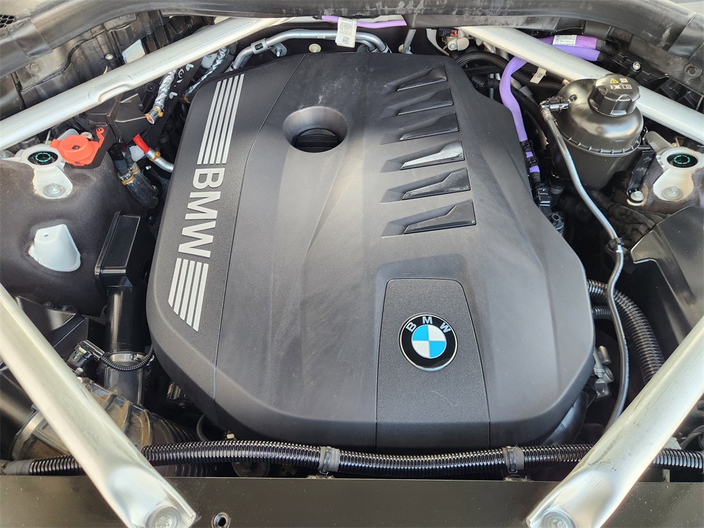 2023 BMW X7 xDrive40i White at Ultimate Motorsports