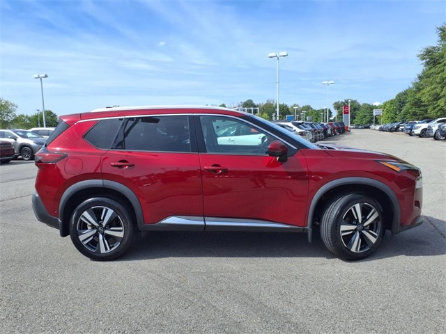 2022 Nissan Rogue SL photo 2