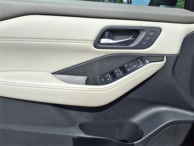 2022 Nissan Rogue SL photo 3
