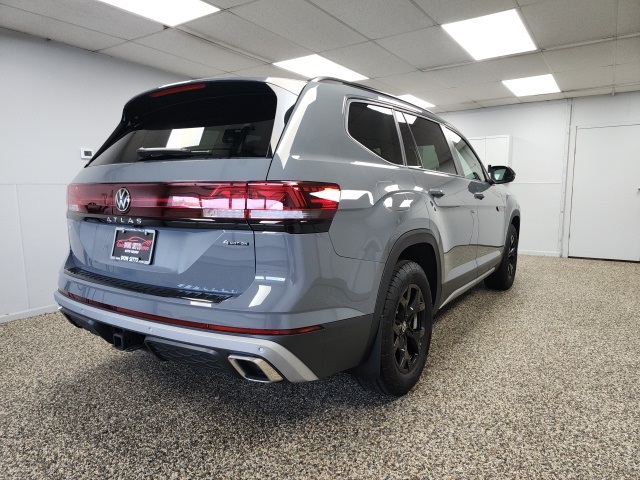 2024 Volkswagen Atlas Peak Edition SE Technology photo 4