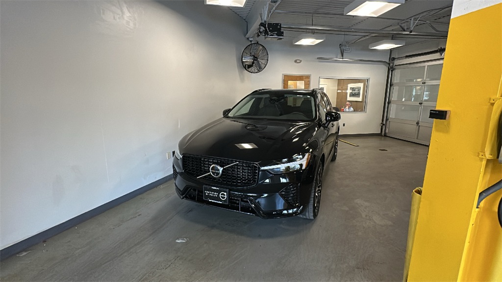 2025 Volvo XC60 B5 Plus Dark Theme AWD