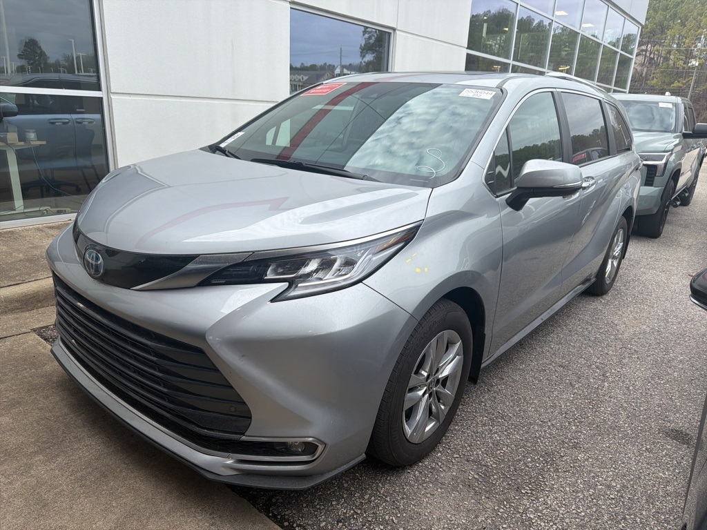 2025 Toyota Sienna Limited 7-Passenger FWD