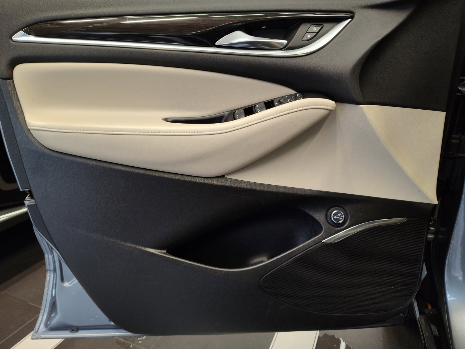 Used Car 2020 Buick Enclave  Essence For Sale Under $25,000 In San Antonio, Texas