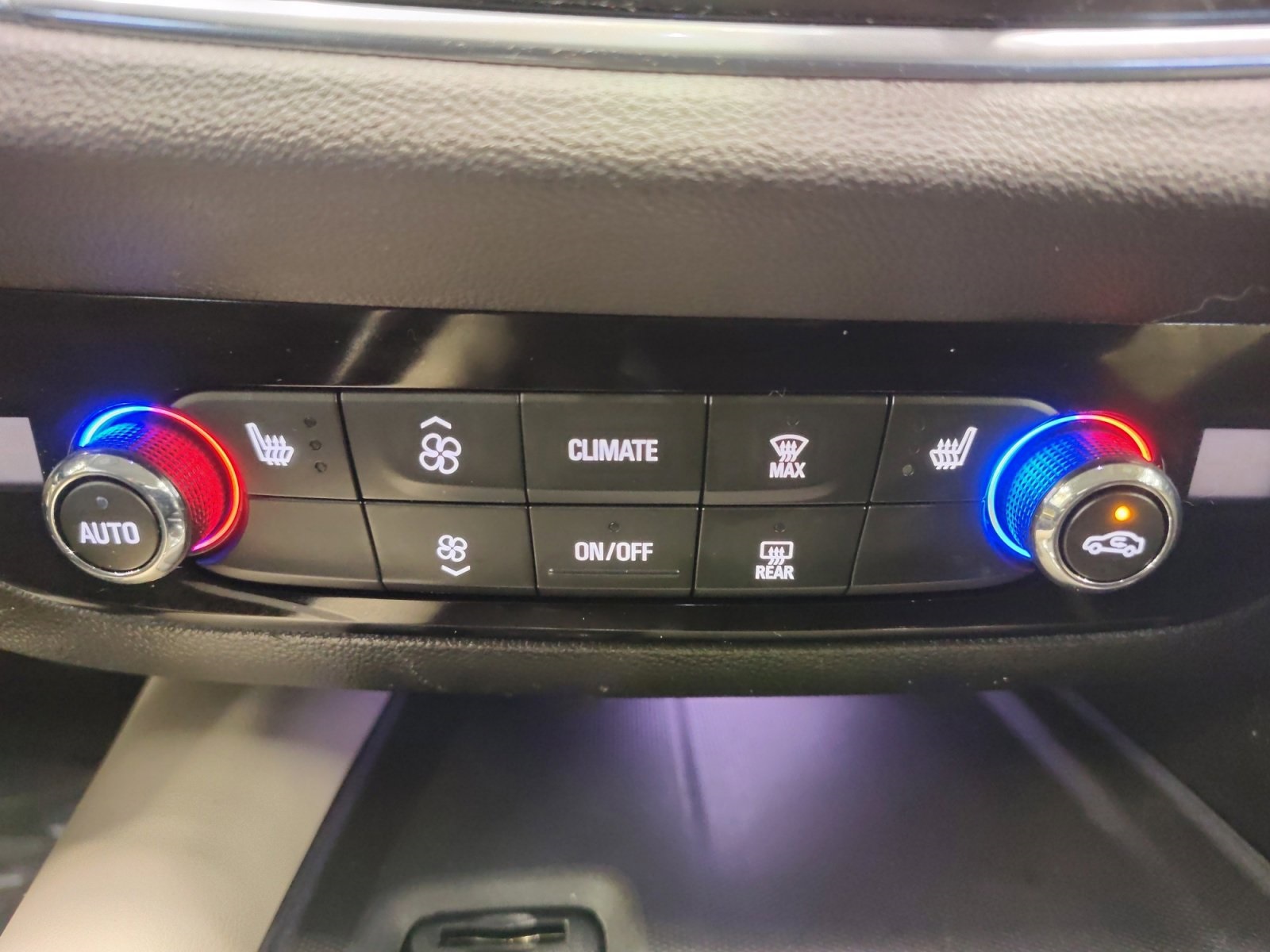 Used Car 2020 Buick Enclave  Essence For Sale Under $25,000 In San Antonio, Texas