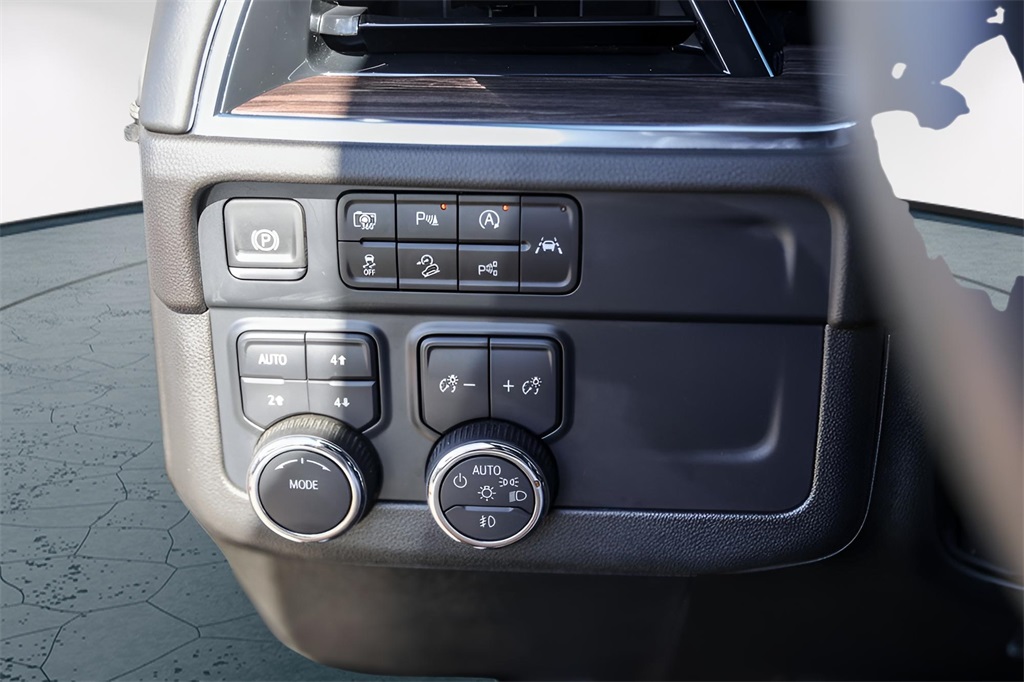 Used Car 2025 Chevrolet Suburban  Z71 For Sale Under $80,000 In Austin, Texas