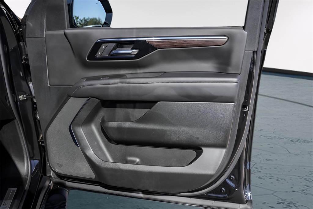 Used Car 2025 Chevrolet Suburban  Z71 For Sale Under $80,000 In Austin, Texas