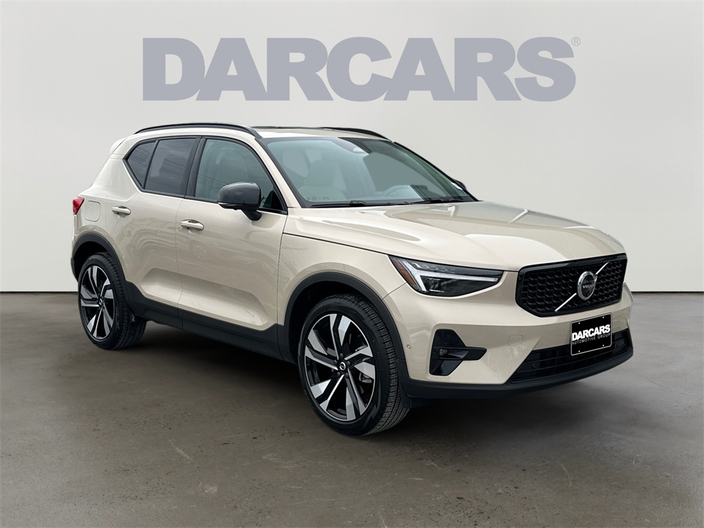 2025 Volvo XC40 B5 Ultra Dark Theme AWD