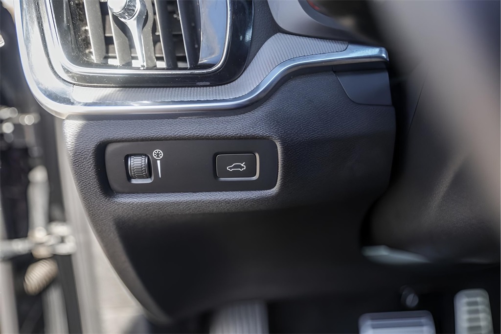 Used Car 2022 Volvo S60  B5 R-design For Sale Under $30,000 In Austin, Texas