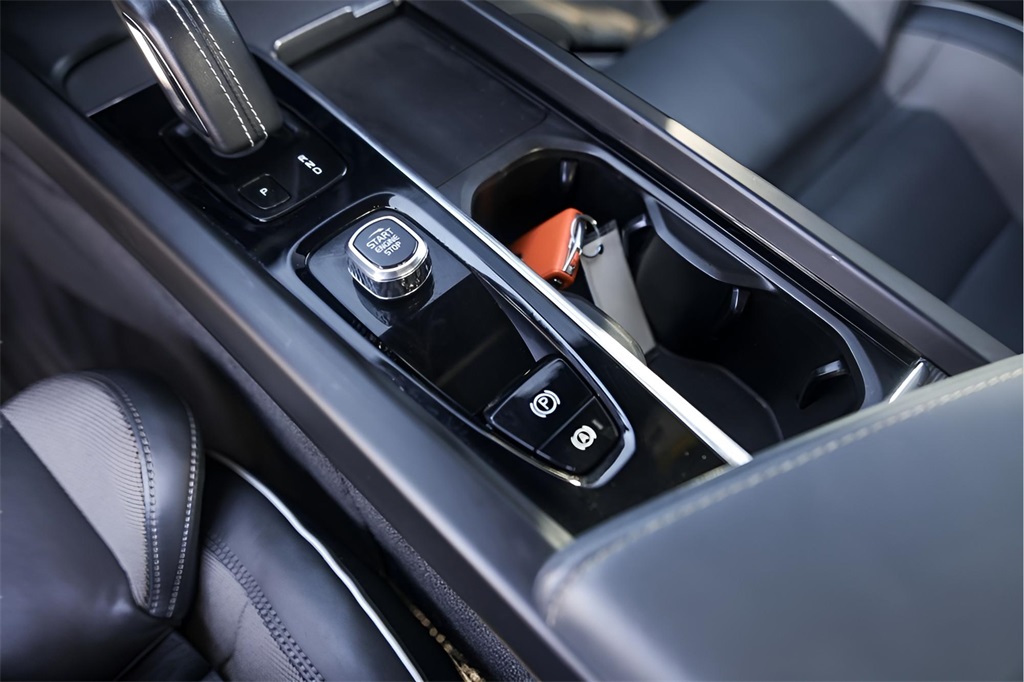 Used Car 2022 Volvo S60  B5 R-design For Sale Under $30,000 In Austin, Texas