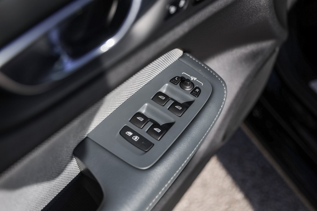 Used Car 2022 Volvo S60  B5 R-design For Sale Under $30,000 In Austin, Texas