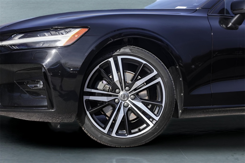 Used Car 2022 Volvo S60  B5 R-design For Sale Under $30,000 In Austin, Texas