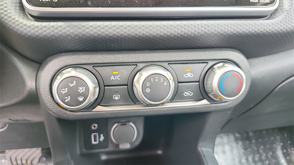 2025 Nissan Kicks Play