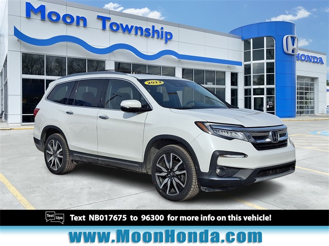 2022 Honda Pilot Touring AWD with Rear Captain's Chairs