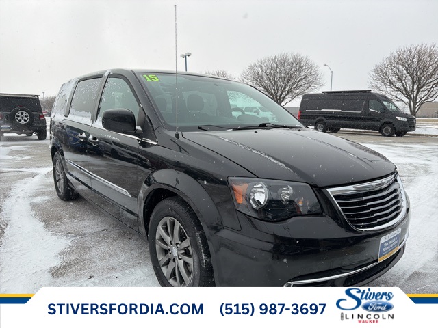 2015 Chrysler Town & Country S FWD