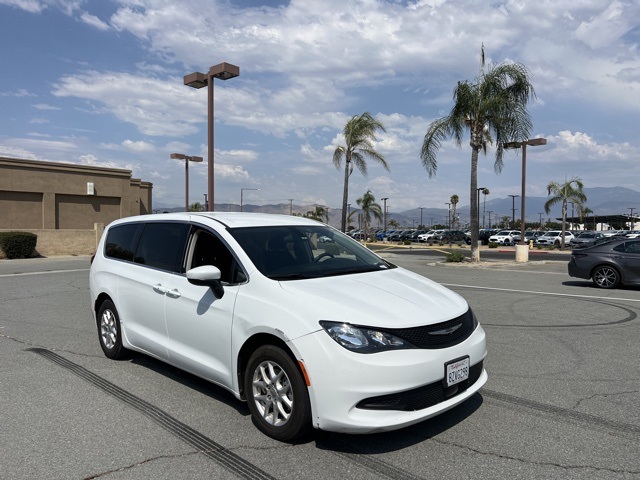2022 Chrysler Voyager LX