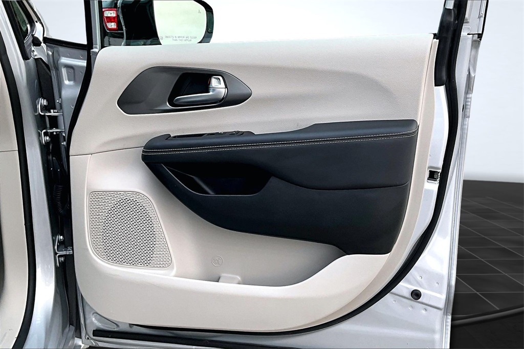 2024 Chrysler Pacifica Touring L Silver at Mac Haik CDJR North Houston