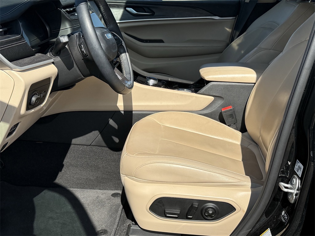 2022 Jeep Grand Cherokee Limited Black at Victoria Chrysler Dodge Jeep Ram