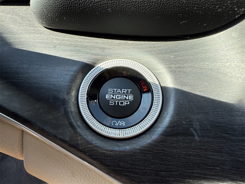 2022 Jeep Grand Cherokee Limited Black at Victoria Chrysler Dodge Jeep Ram