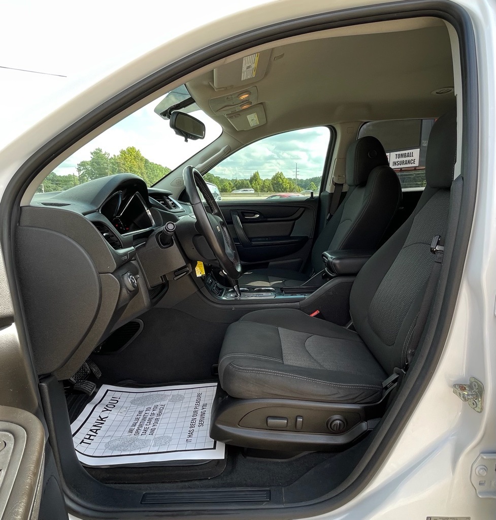 2017 Chevrolet Traverse LT White at Bravo Nissan