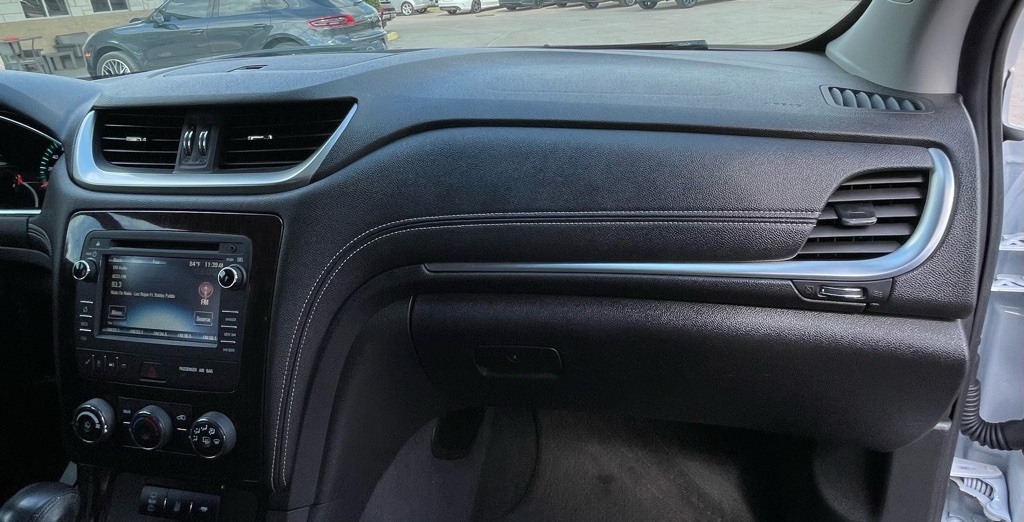 2017 Chevrolet Traverse LT White at Bravo Nissan